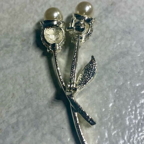 Silver Pearl Tulip Pin - Picture 3 of 3
